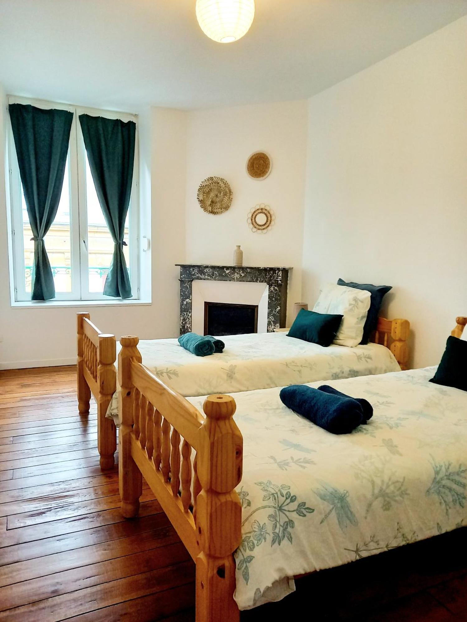 Appartement spacieux avec piscine Sedan Extérieur photo