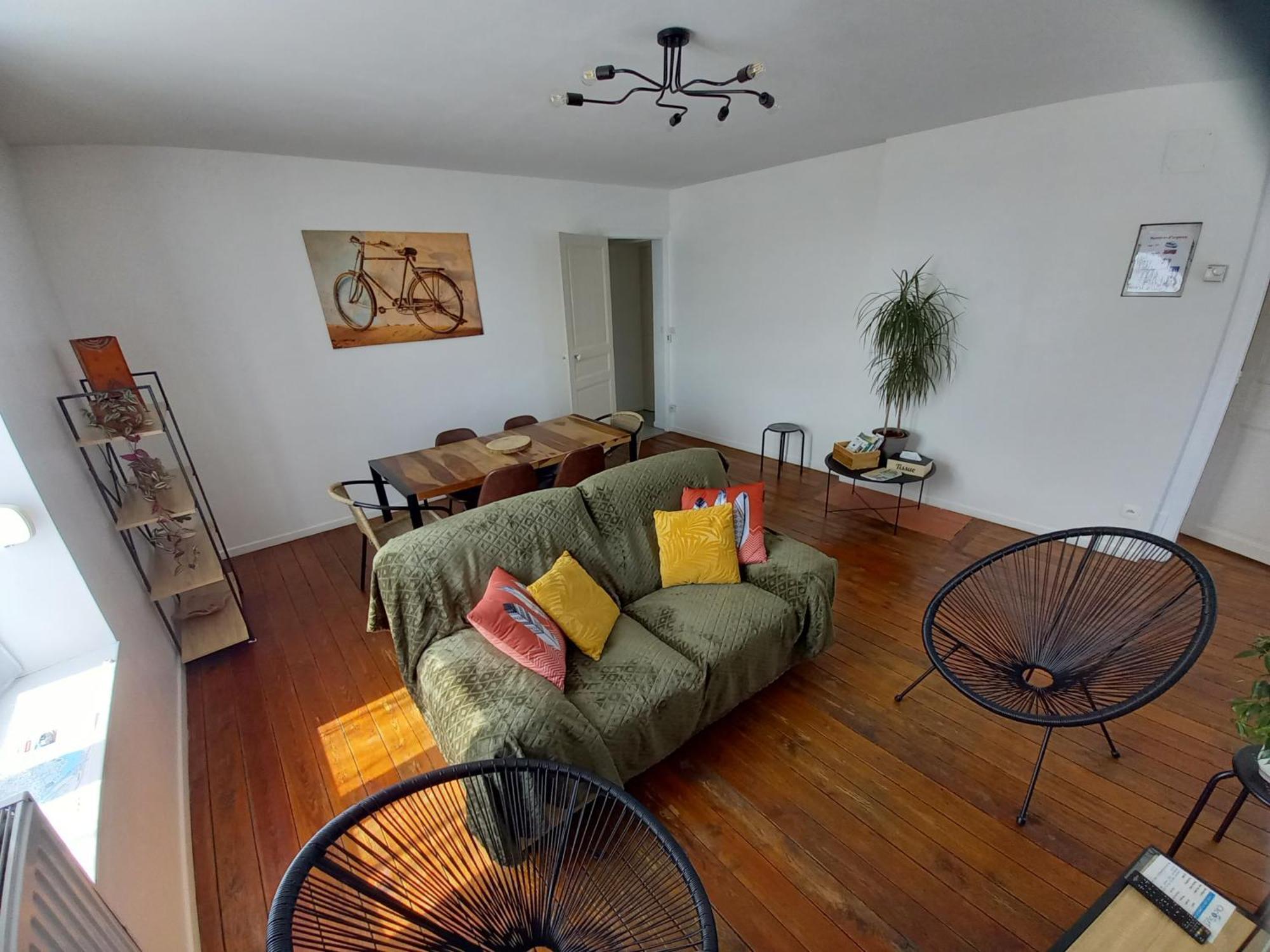Appartement spacieux avec piscine Sedan Extérieur photo